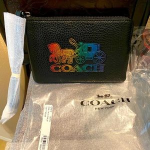 COACH NEW Corner Zip Wristlet With Horse And Carriage